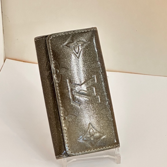 Louis Vuitton monogram patent leather Metallic Silver Key Holder - Picture 1 of 10